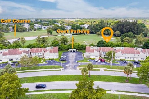 Купить кондоминиум в Тамарак, Флорида 2 спальни, 99.59м2, № 1924813 - фото 29