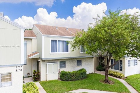 Кондоминиум с 2 спальнями в Тамарак, Флорида № 1924813