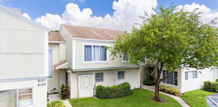 Кондоминиум с 2 спальнями в Тамарак, Флорида № 1924813