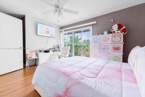 Купить кондоминиум в Тамарак, Флорида 2 спальни, 99.59м2, № 1924813 - фото 15