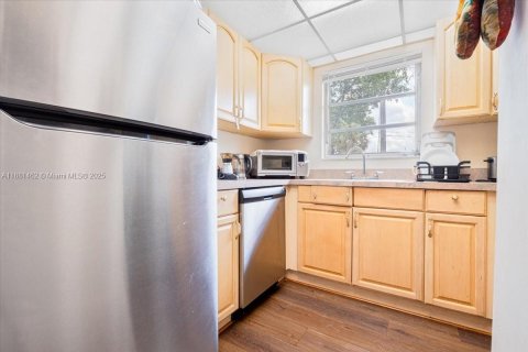 Купить кондоминиум в Тамарак, Флорида 2 спальни, 99.59м2, № 1924813 - фото 2