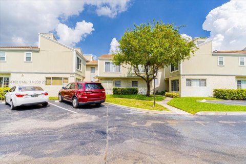 Купить кондоминиум в Тамарак, Флорида 2 спальни, 99.59м2, № 1924813 - фото 24