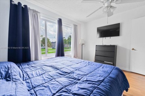 Купить кондоминиум в Тамарак, Флорида 2 спальни, 99.59м2, № 1924813 - фото 20