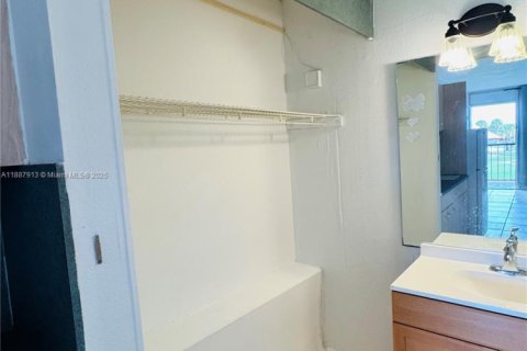 Condo in Davenport, Florida  № 1941795 - photo 7