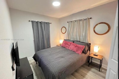 House in Miami, Florida 3 bedrooms, 73.58 sq.m. № 2031281 - photo 11