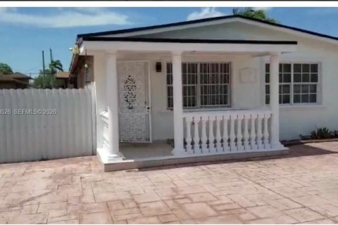 House in Miami, Florida 3 bedrooms, 73.58 sq.m. № 2031281