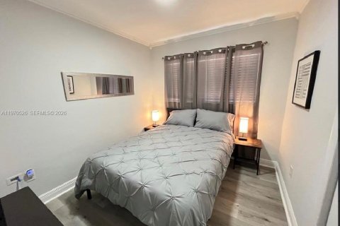House in Miami, Florida 3 bedrooms, 73.58 sq.m. № 2031281 - photo 8