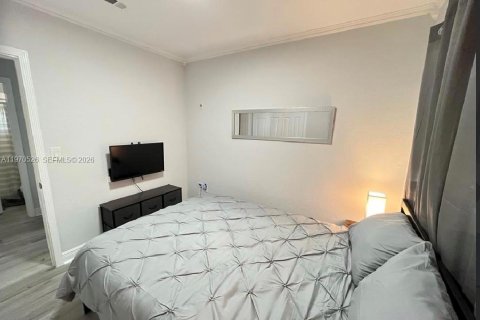 House in Miami, Florida 3 bedrooms, 73.58 sq.m. № 2031281 - photo 7