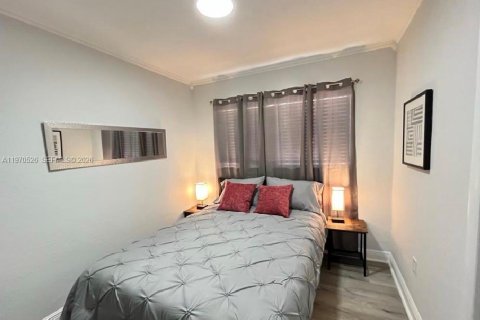 House in Miami, Florida 3 bedrooms, 73.58 sq.m. № 2031281 - photo 3