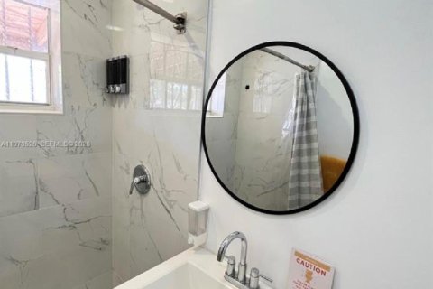 House in Miami, Florida 3 bedrooms, 73.58 sq.m. № 2031281 - photo 6