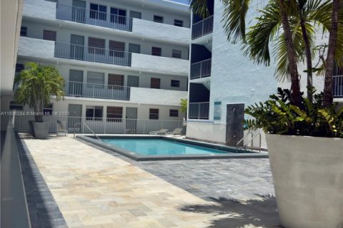 Condo in Miami Beach, Florida  № 1794651 - photo 12