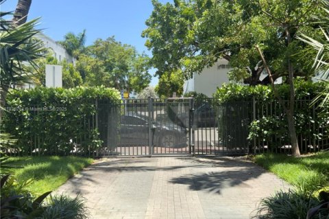Condo in Miami Beach, Florida  № 1794651 - photo 14