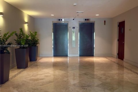 Condo in Miami Beach, Florida  № 1794651 - photo 13