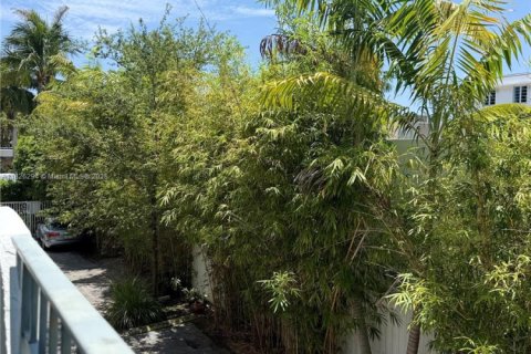 Condo in Miami Beach, Florida  № 1794651 - photo 1