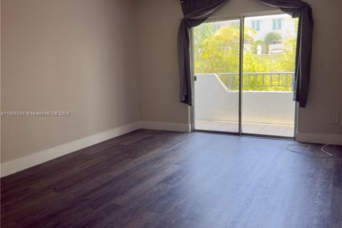 Condo in Miami Beach, Florida  № 1794651 - photo 5