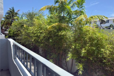 Condo in Miami Beach, Florida  № 1794651 - photo 11