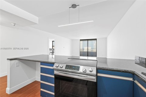 Condo in Hallandale Beach, Florida, 1 bedroom  № 2177738 - photo 12