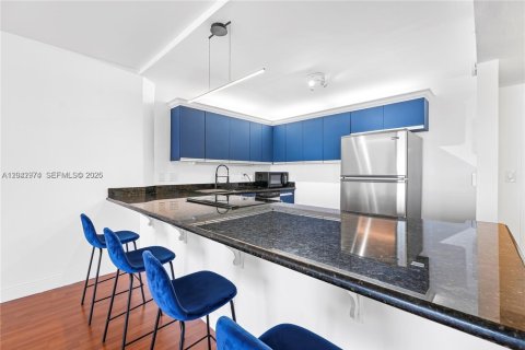 Condo in Hallandale Beach, Florida, 1 bedroom  № 2177738 - photo 3