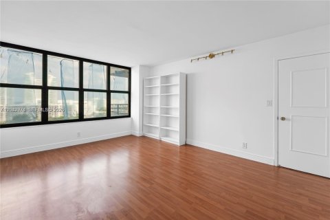 Condo in Hallandale Beach, Florida, 1 bedroom  № 2177738 - photo 11
