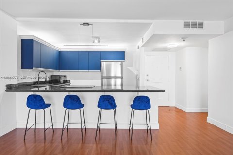 Condo in Hallandale Beach, Florida, 1 bedroom  № 2177738 - photo 5