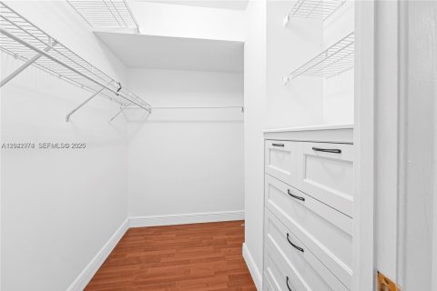 Condo in Hallandale Beach, Florida, 1 bedroom  № 2177738 - photo 17