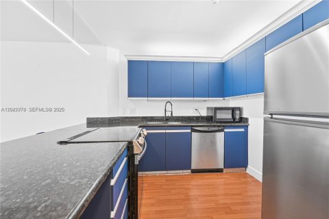 Condo in Hallandale Beach, Florida, 1 bedroom  № 2177738 - photo 8