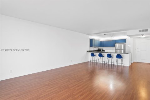 Condo in Hallandale Beach, Florida, 1 bedroom  № 2177738 - photo 6