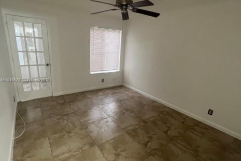 Condominio en venta en Margate, Florida, 1 dormitorio, 66.15 m2 № 2001878 - foto 4