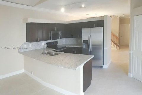 Villa ou maison à louer à Plantation, Floride: 3 chambres, 147.53 m2 № 2038330 - photo 4