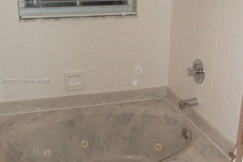 Villa ou maison à louer à Plantation, Floride: 3 chambres, 147.53 m2 № 2038330 - photo 13