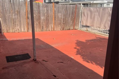 Adosado en venta en Miami Gardens, Florida, 3 dormitorios, 79.34 m2 № 2029986 - foto 18