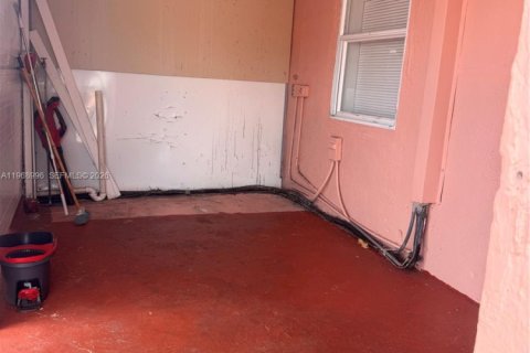 Adosado en venta en Miami Gardens, Florida, 3 dormitorios, 79.34 m2 № 2029986 - foto 16