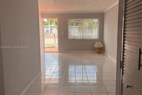 Adosado en venta en Miami Gardens, Florida, 3 dormitorios, 79.34 m2 № 2029986 - foto 13