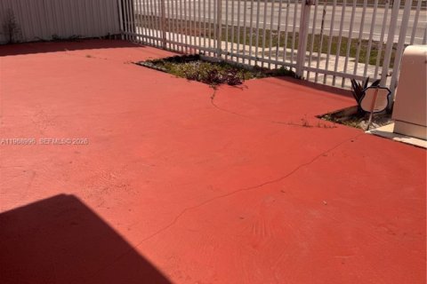 Adosado en venta en Miami Gardens, Florida, 3 dormitorios, 79.34 m2 № 2029986 - foto 3