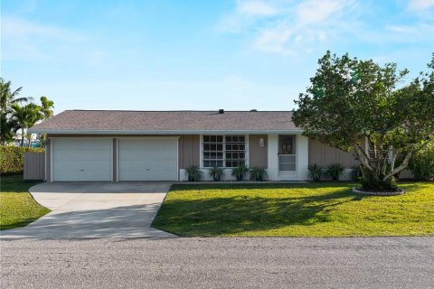 House in Port Charlotte, Florida 3 bedrooms, 165.64 sq.m. № 1518044 - photo 3
