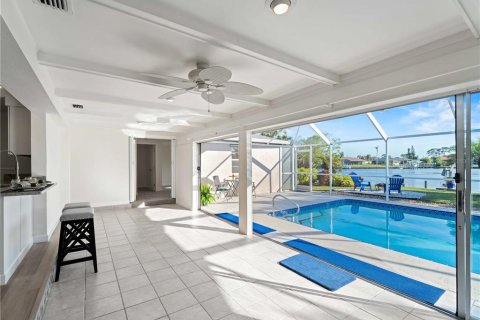 House in Port Charlotte, Florida 3 bedrooms, 165.64 sq.m. № 1518044 - photo 30