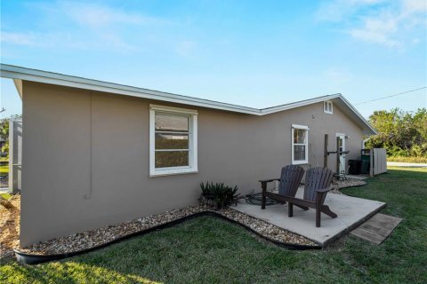 House in Port Charlotte, Florida 3 bedrooms, 165.64 sq.m. № 1518044 - photo 15