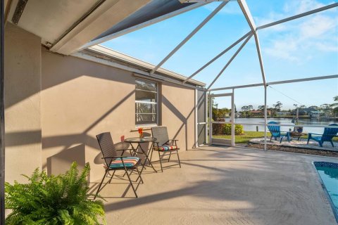 House in Port Charlotte, Florida 3 bedrooms, 165.64 sq.m. № 1518044 - photo 26
