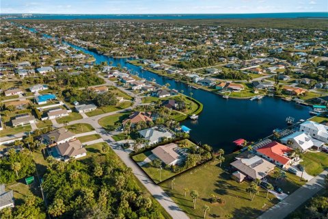 House in Port Charlotte, Florida 3 bedrooms, 165.64 sq.m. № 1518044 - photo 4