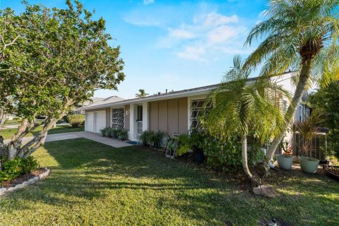 House in Port Charlotte, Florida 3 bedrooms, 165.64 sq.m. № 1518044 - photo 7