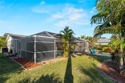 House in Port Charlotte, Florida 3 bedrooms, 165.64 sq.m. № 1518044 - photo 16