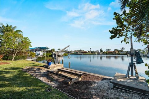 House in Port Charlotte, Florida 3 bedrooms, 165.64 sq.m. № 1518044 - photo 14