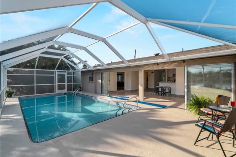 House in Port Charlotte, Florida 3 bedrooms, 165.64 sq.m. № 1518044 - photo 20