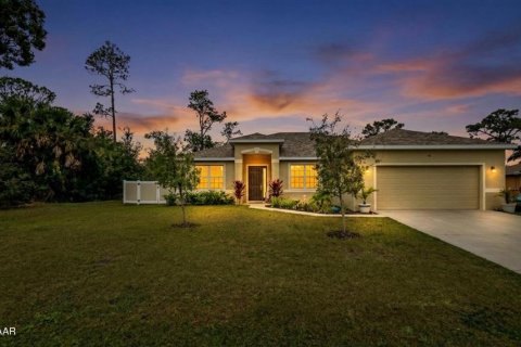House in Palm Coast, Florida 4 bedrooms, 195.75 sq.m. № 2229360