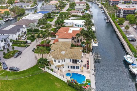 House in Boca Raton, Florida 5 bedrooms, 376.9 sq.m. № 1231341 - photo 1