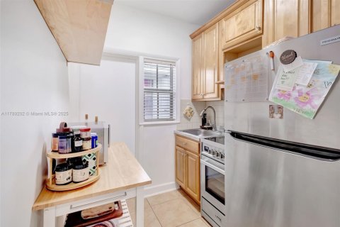 Condo in Miami Beach, Florida  № 1863350 - photo 8