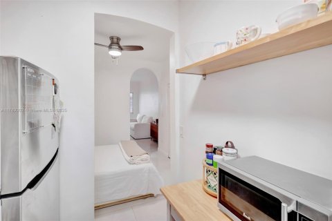 Condo in Miami Beach, Florida  № 1863350 - photo 10
