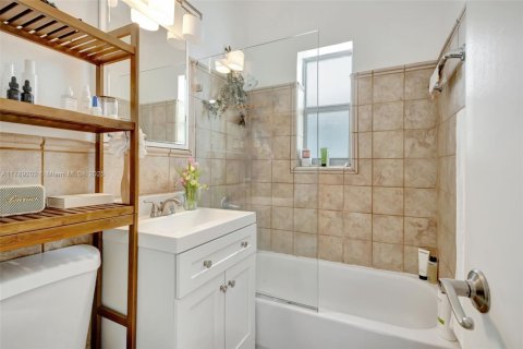Condo in Miami Beach, Florida  № 1863350 - photo 11