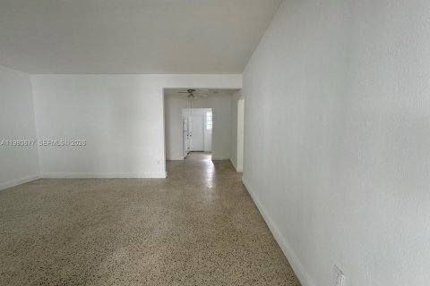 Propiedad comercial en venta en Miami Beach, Florida, 324.97 m2 № 2043906 - foto 3