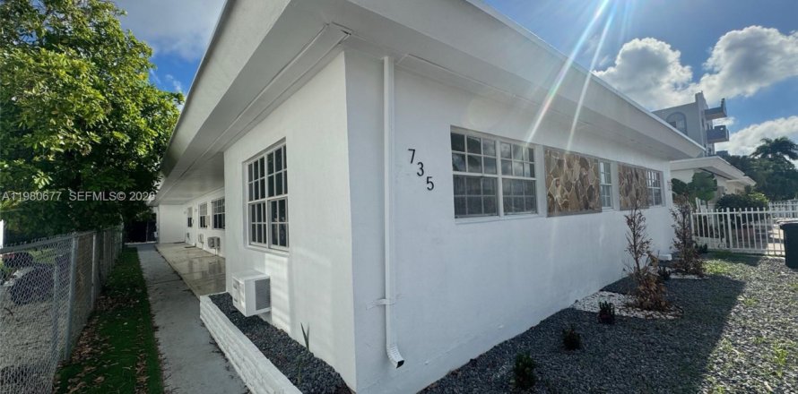 Propiedad comercial en Miami Beach, Florida 324.97 m2 № 2043906